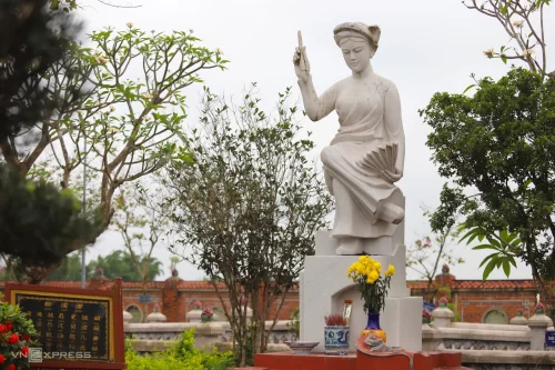 Di sản văn hóa của Bà chúa thơ Nôm Hồ Xuân Hương 141
